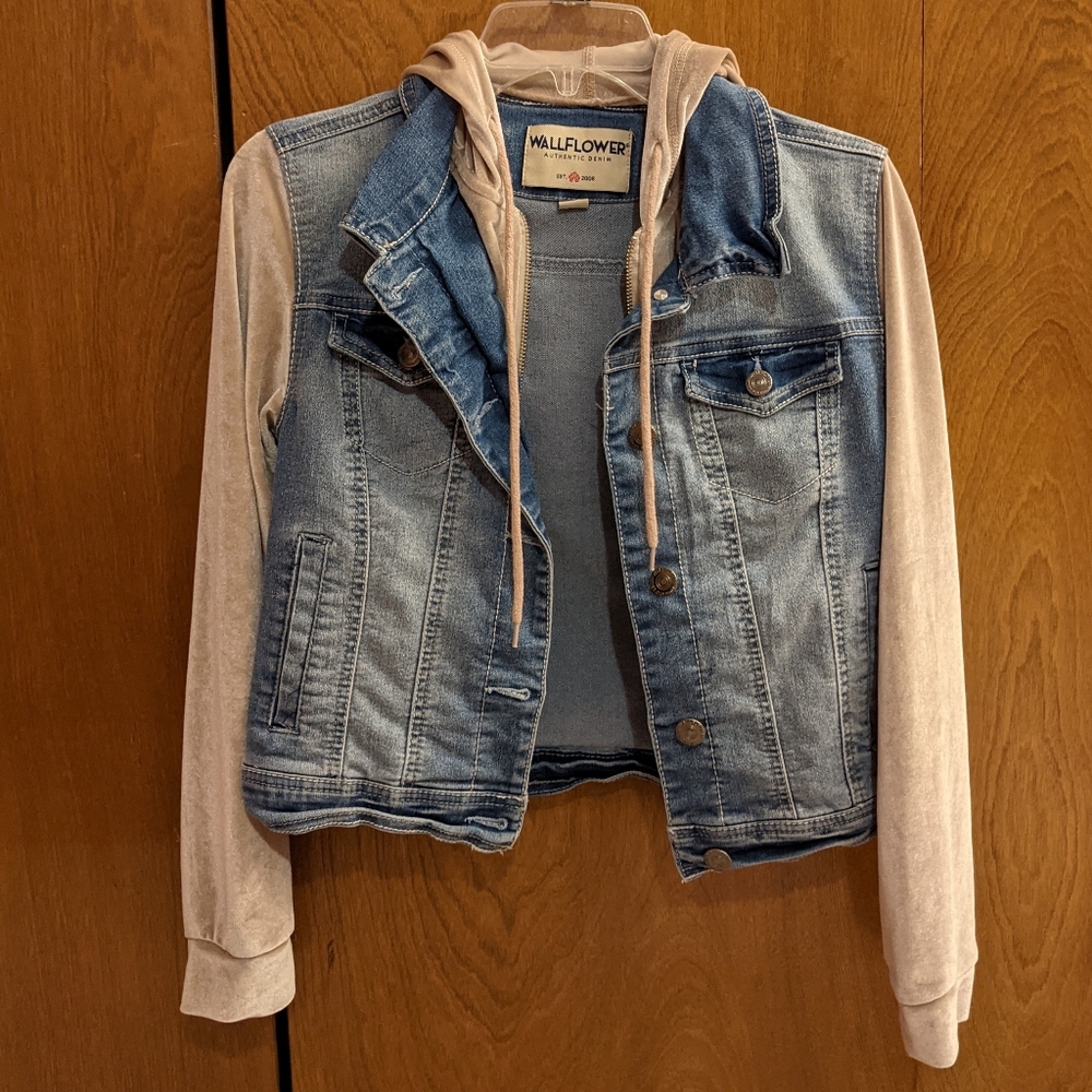 Wallflower Denim Velvet Sleeve Jacket 💗